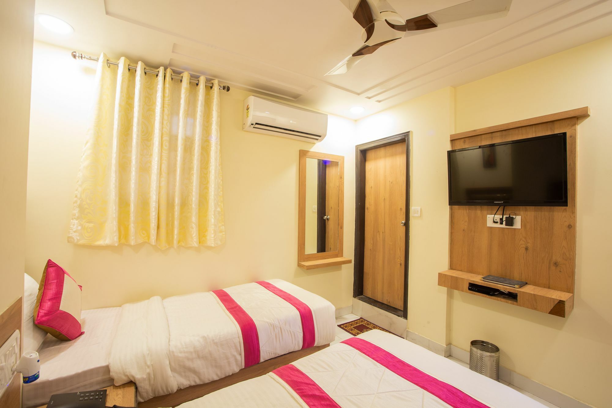 Hotel Sarthak Palace - By Pooja Hospitality نيودلهي المظهر الخارجي الصورة