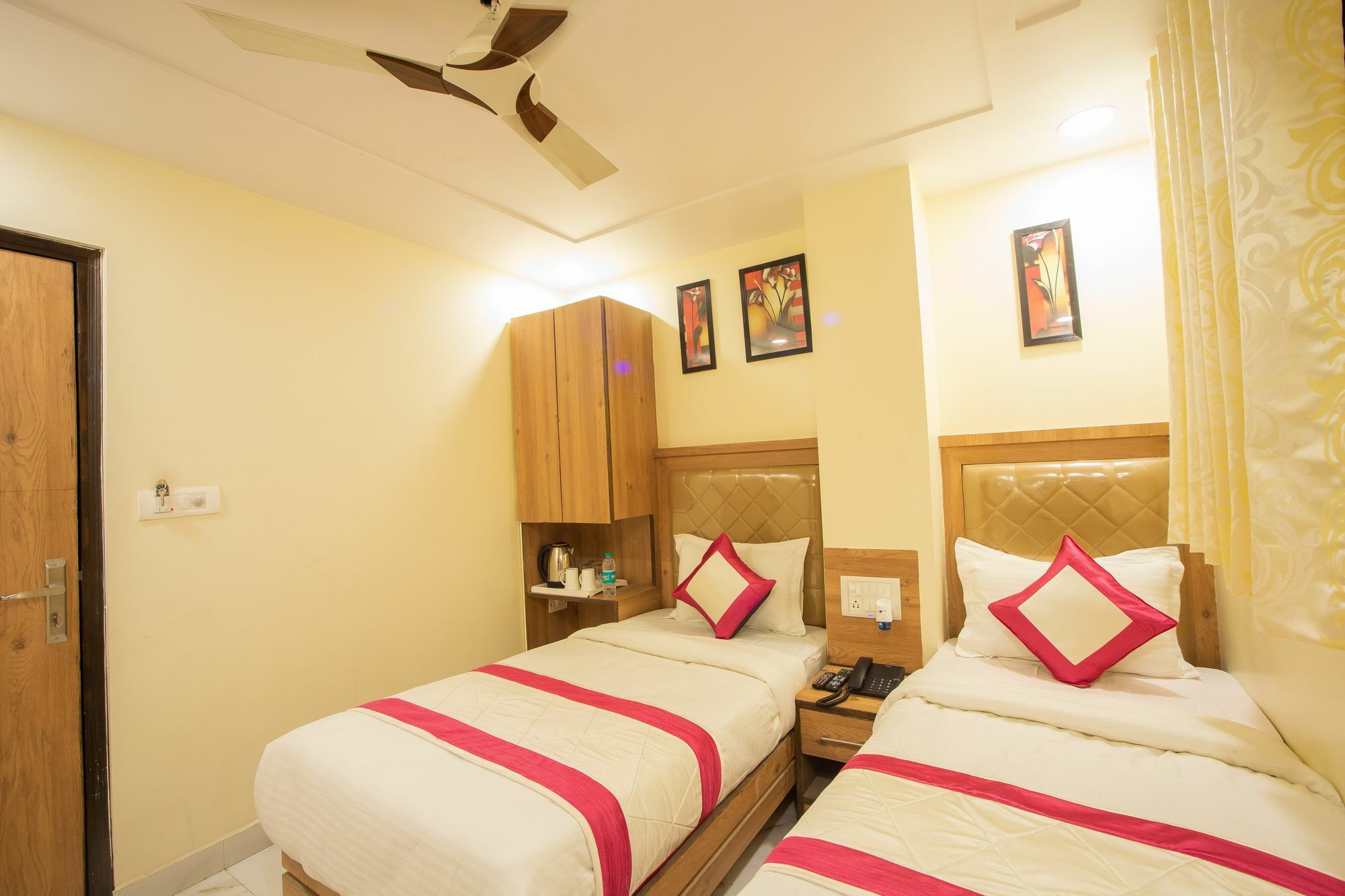 Hotel Sarthak Palace - By Pooja Hospitality نيودلهي المظهر الخارجي الصورة
